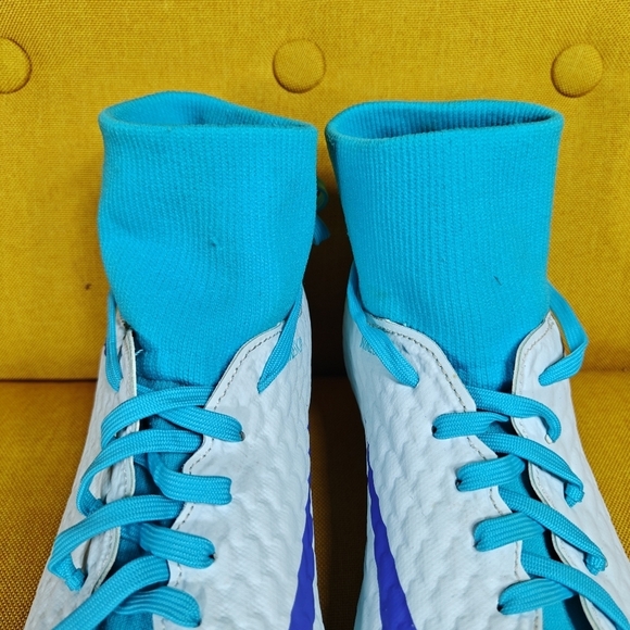 EUC Nike Hypervenom Phantom 3 Academy Athletic White Blue Soccer Cleats Men\'s 8 main image 5